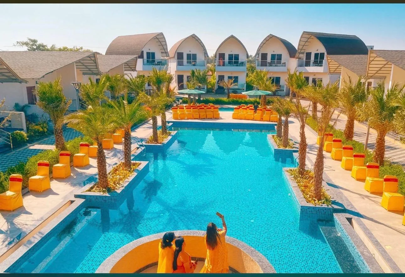 Poolside wedding at ALOHA Resorts